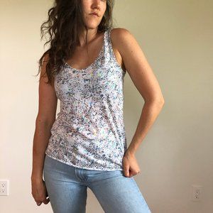 Cute patterned / lace tank top.